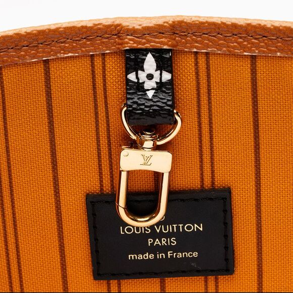 Louis Vuitton Giant Monogram Canvas Jungle Onthego GM Tote - Picture 9 of 12